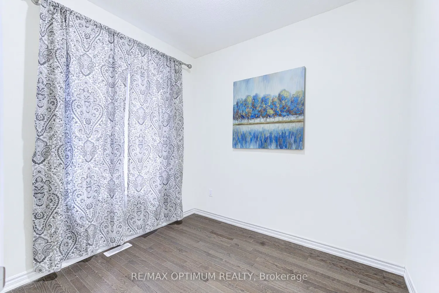 46 Eastman Drive photo 5