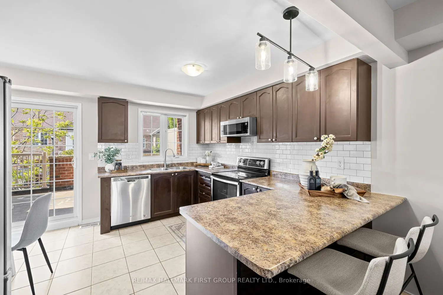 17 Edison Way photo 5