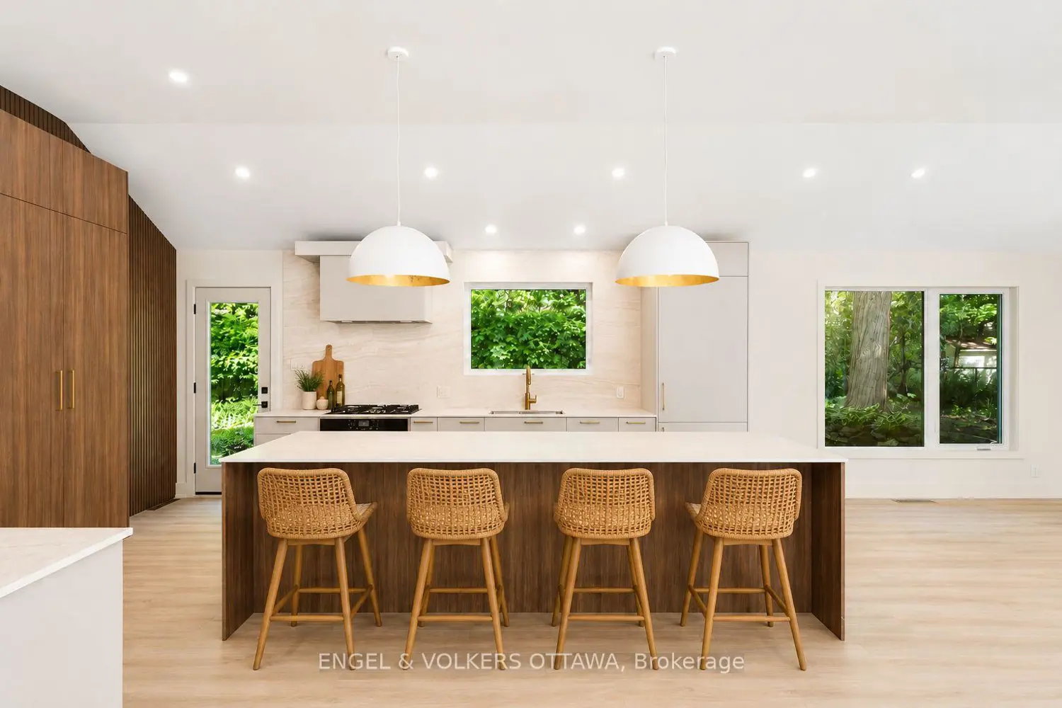 1 Amberly Place photo 5