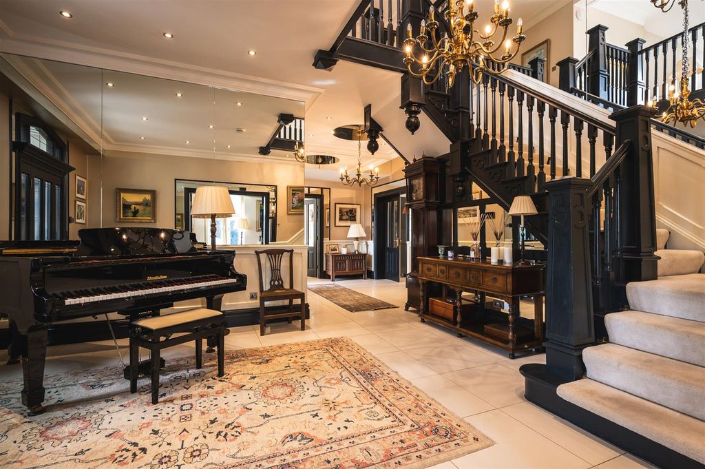 5 bed detached house for salePadley Hill, Grindleford, Hope Valley S32 photo 5