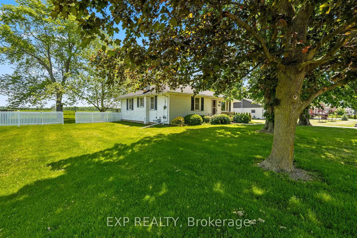 2368 Stevensville Road photo 2