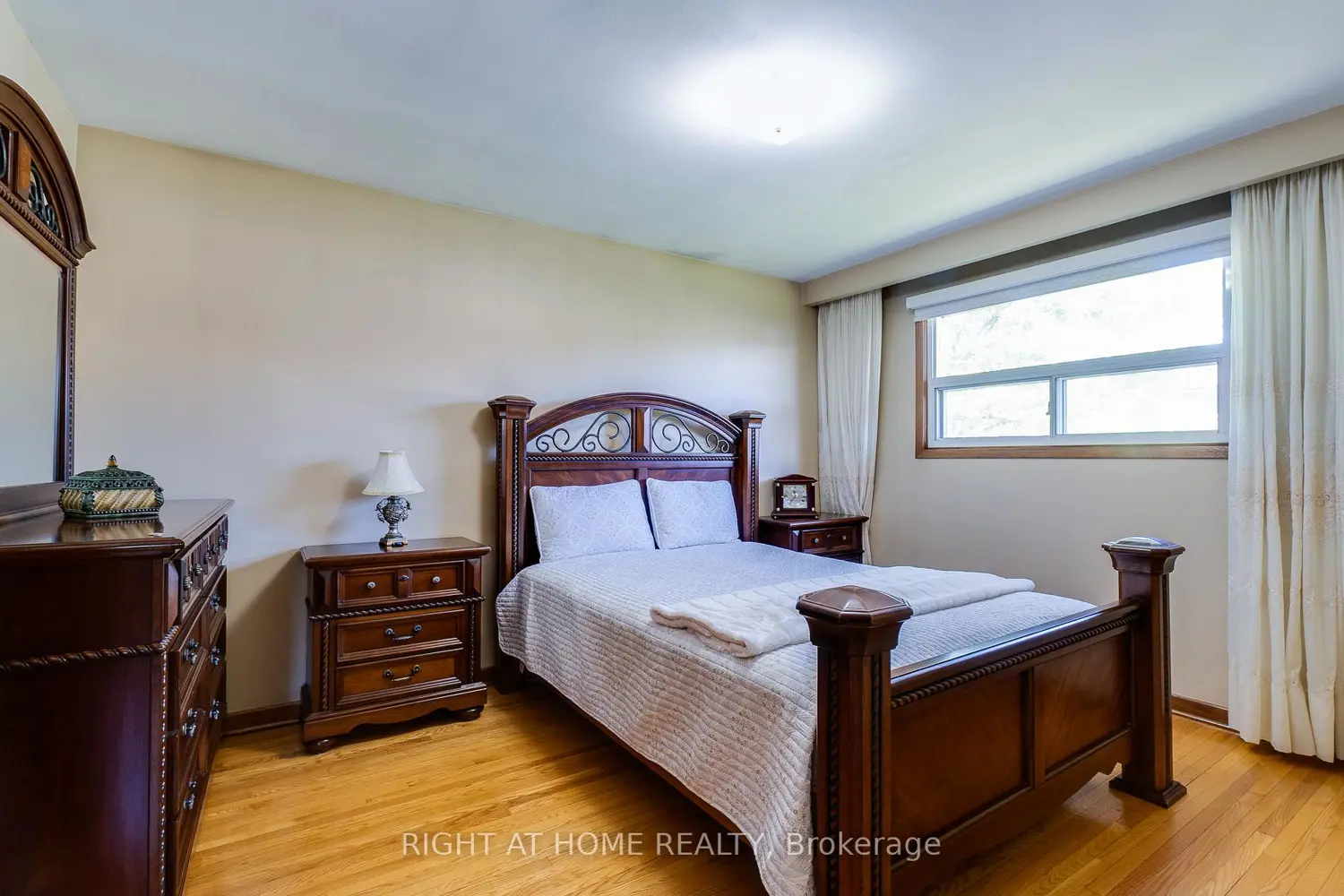 1197 Shamir Crescent photo 5