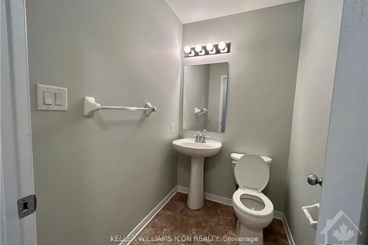 146 Urbancrest Private photo 3