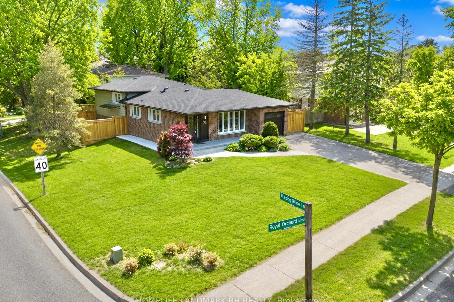 35 Royal Orchard Boulevard