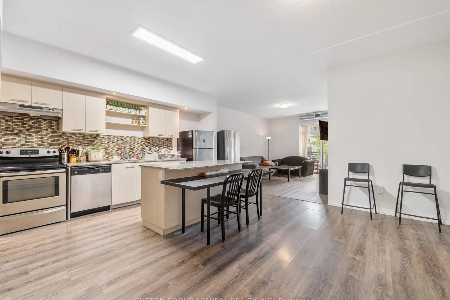 8 Hickory Street 203