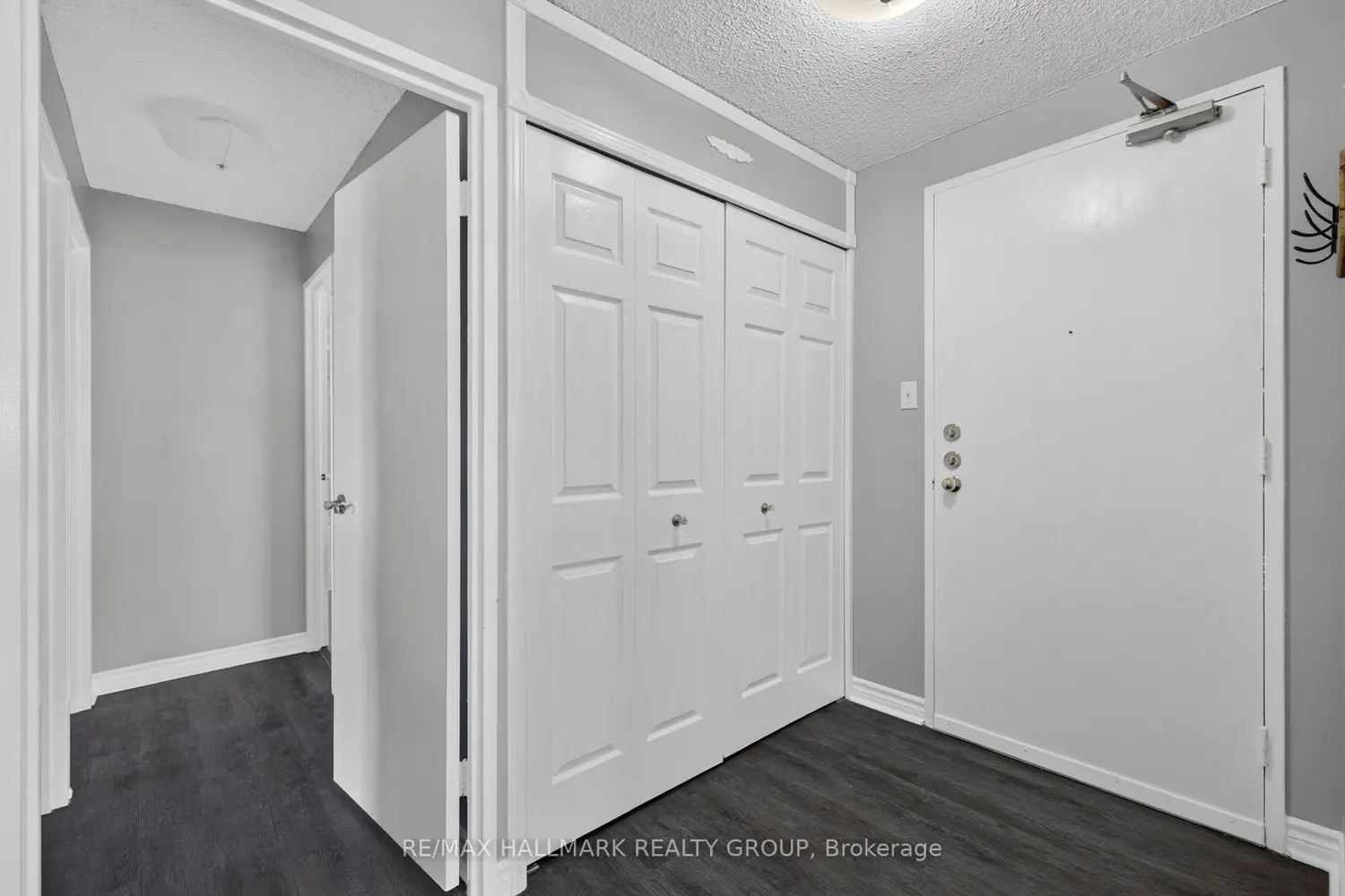 1081 Ambleside Drive 907 photo 2