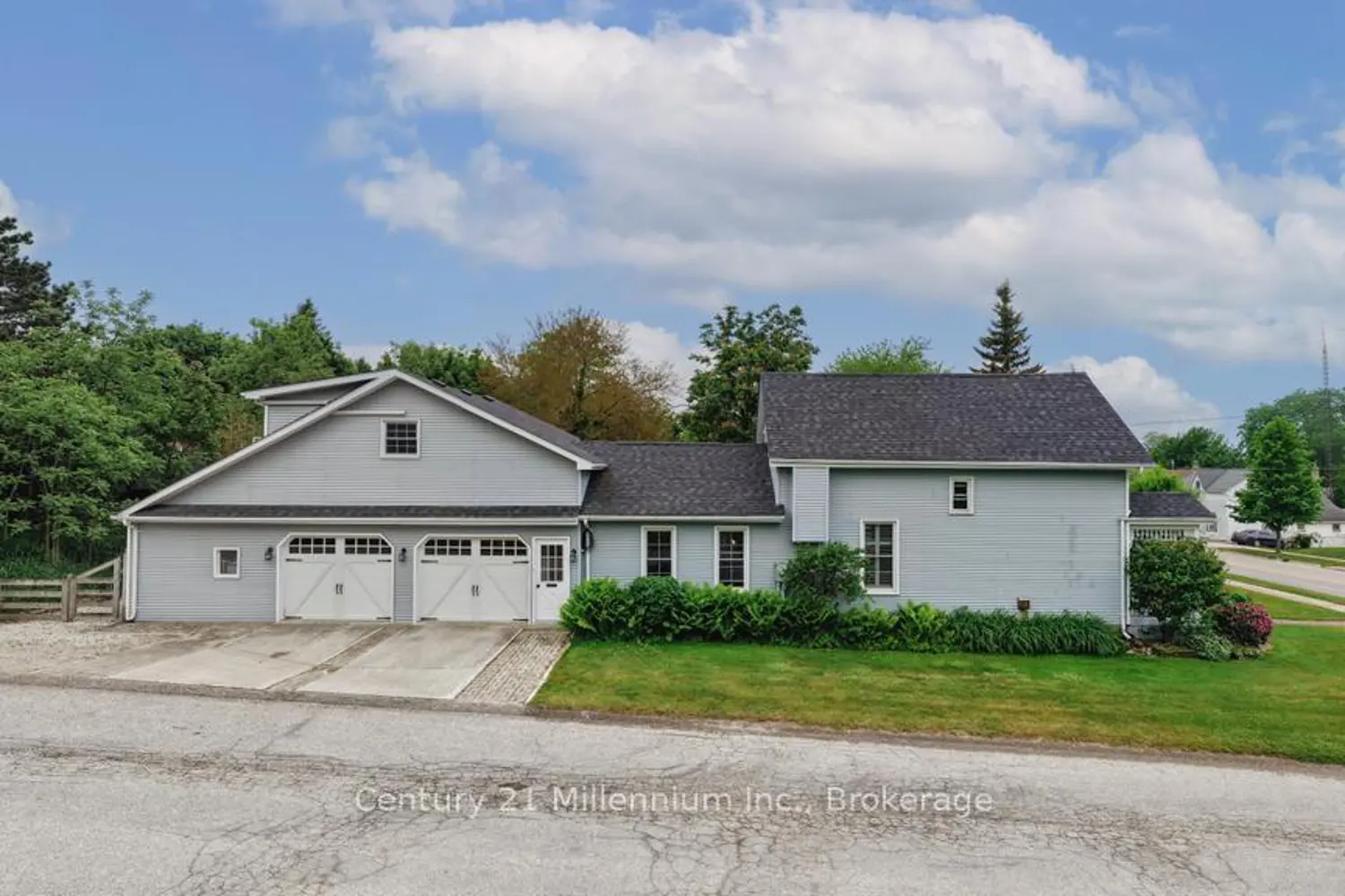 1145 Queen Street photo 4
