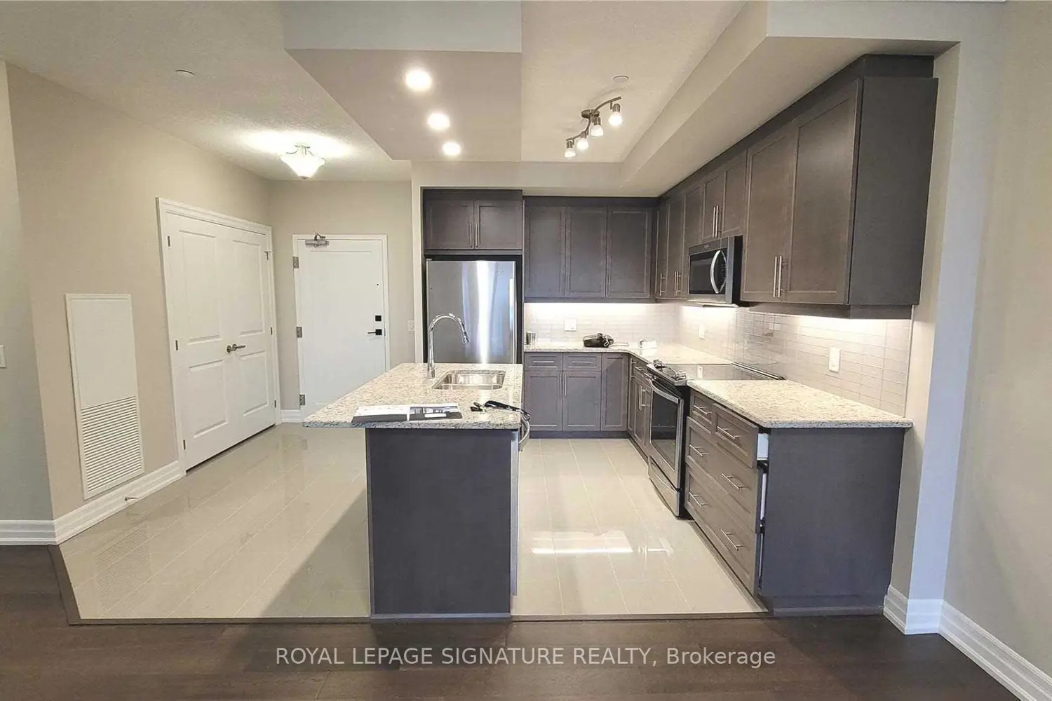 1878 Gordon Street 506 photo 2