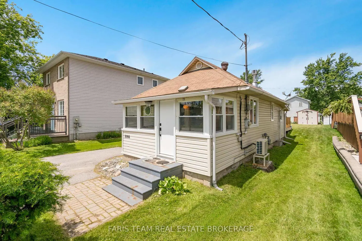 1066 Wood Street photo 3