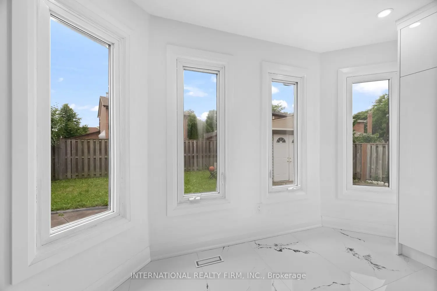 60 Major William Sharpe Drive photo 5
