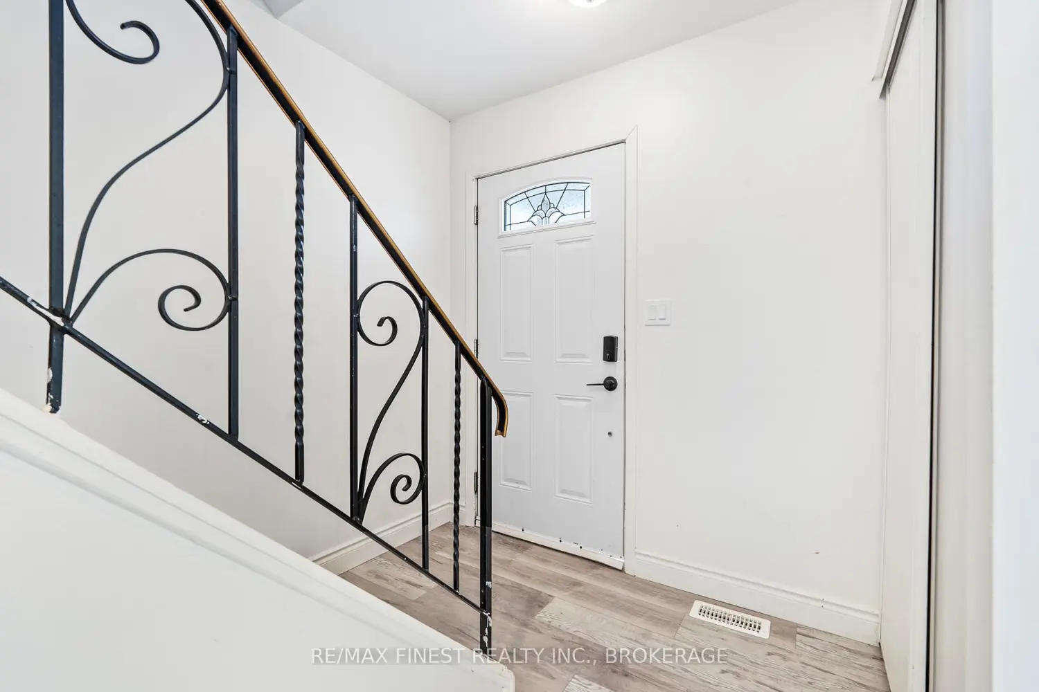 347 Kingsdale Avenue photo 3