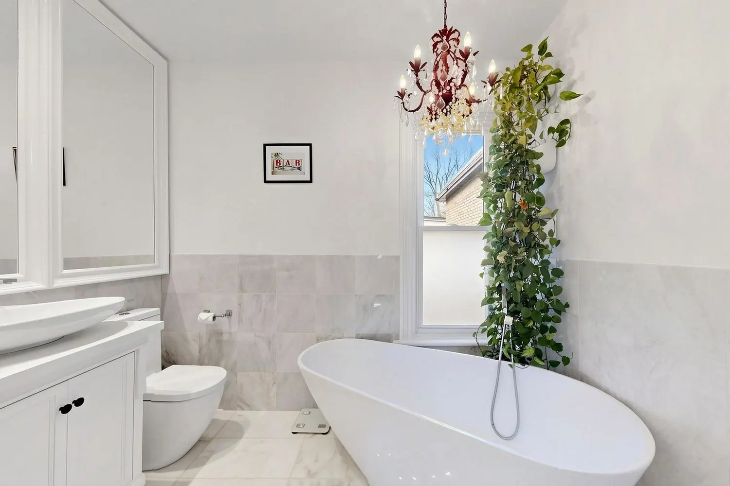 328 Wellesley Street photo 2
