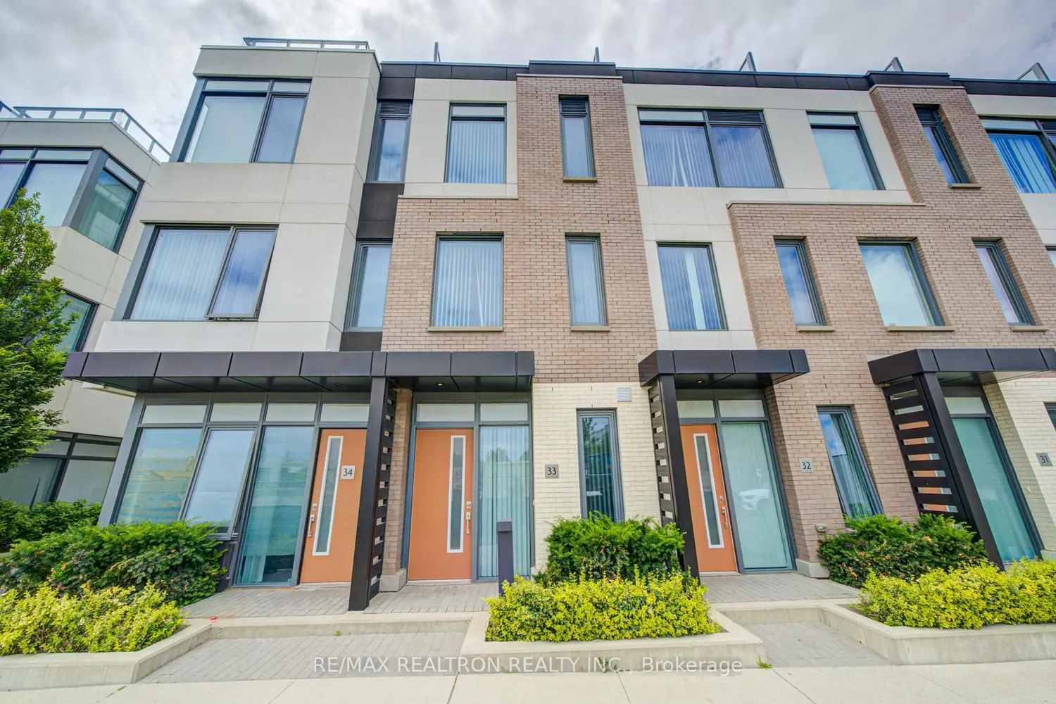 1050 Portage Parkway Th33 photo 2