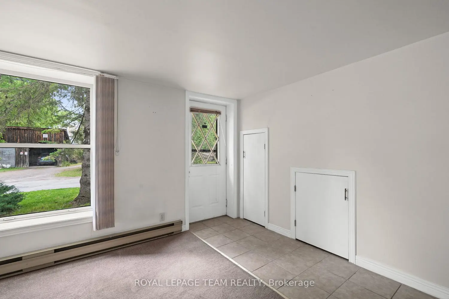 634 Elgin Street photo 3