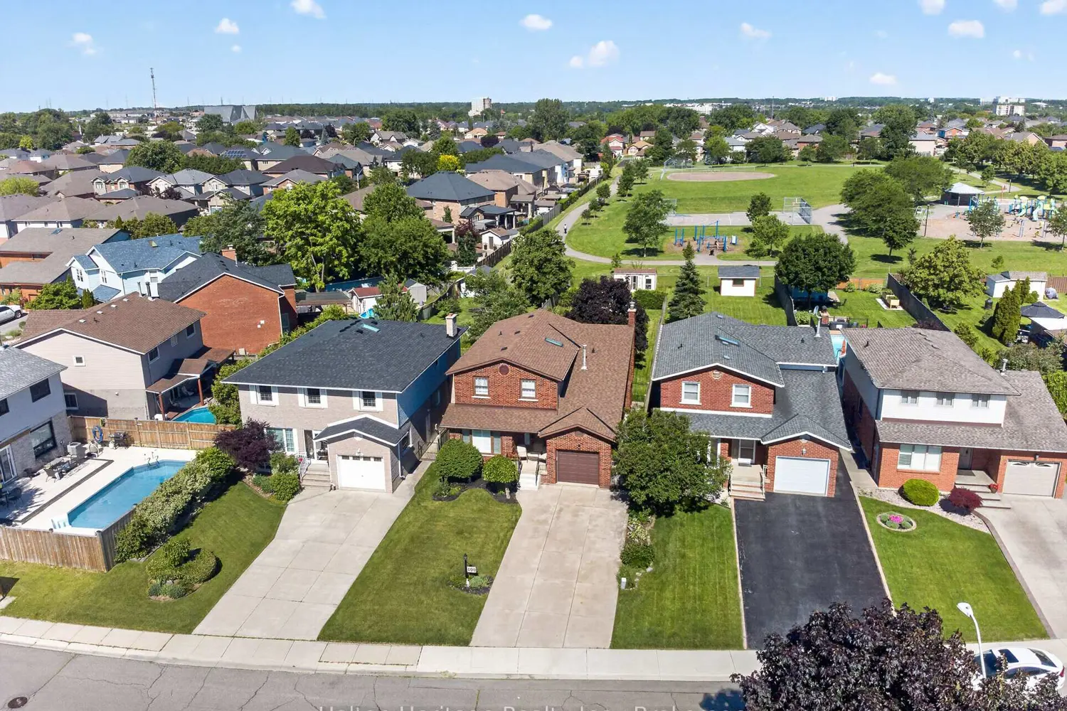400 Eaglewood Drive photo 2