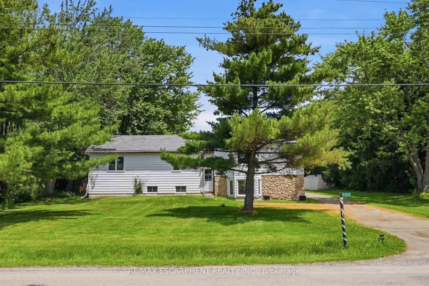 8404 Chippewa Road photo 4