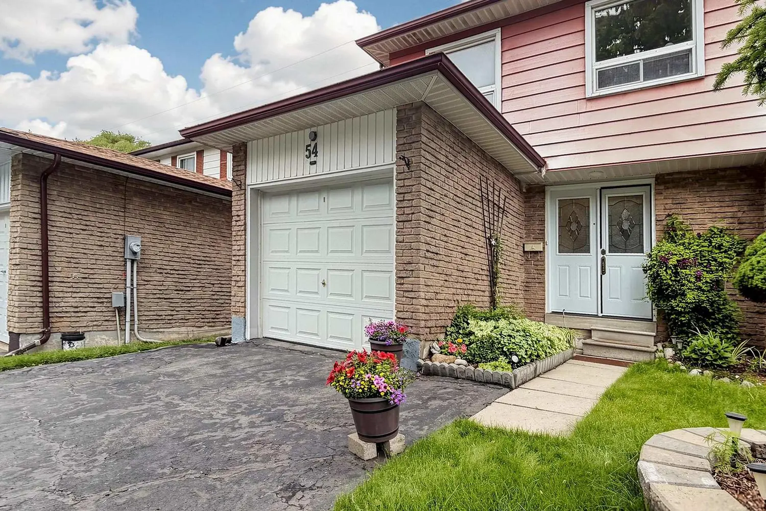 54 Ashridge Drive photo 2