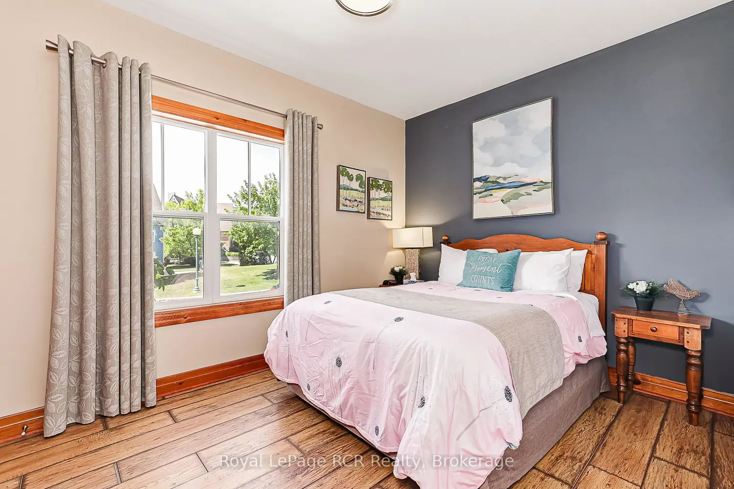 184 Snowbridge Way 211 photo 3