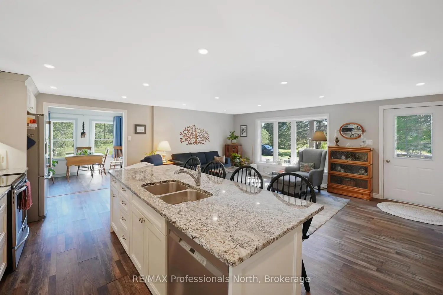 3389 Gelert Road photo 3