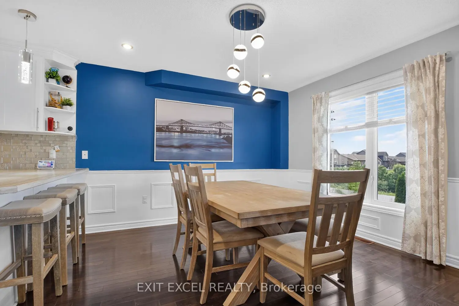 563 Ruby Street photo 3
