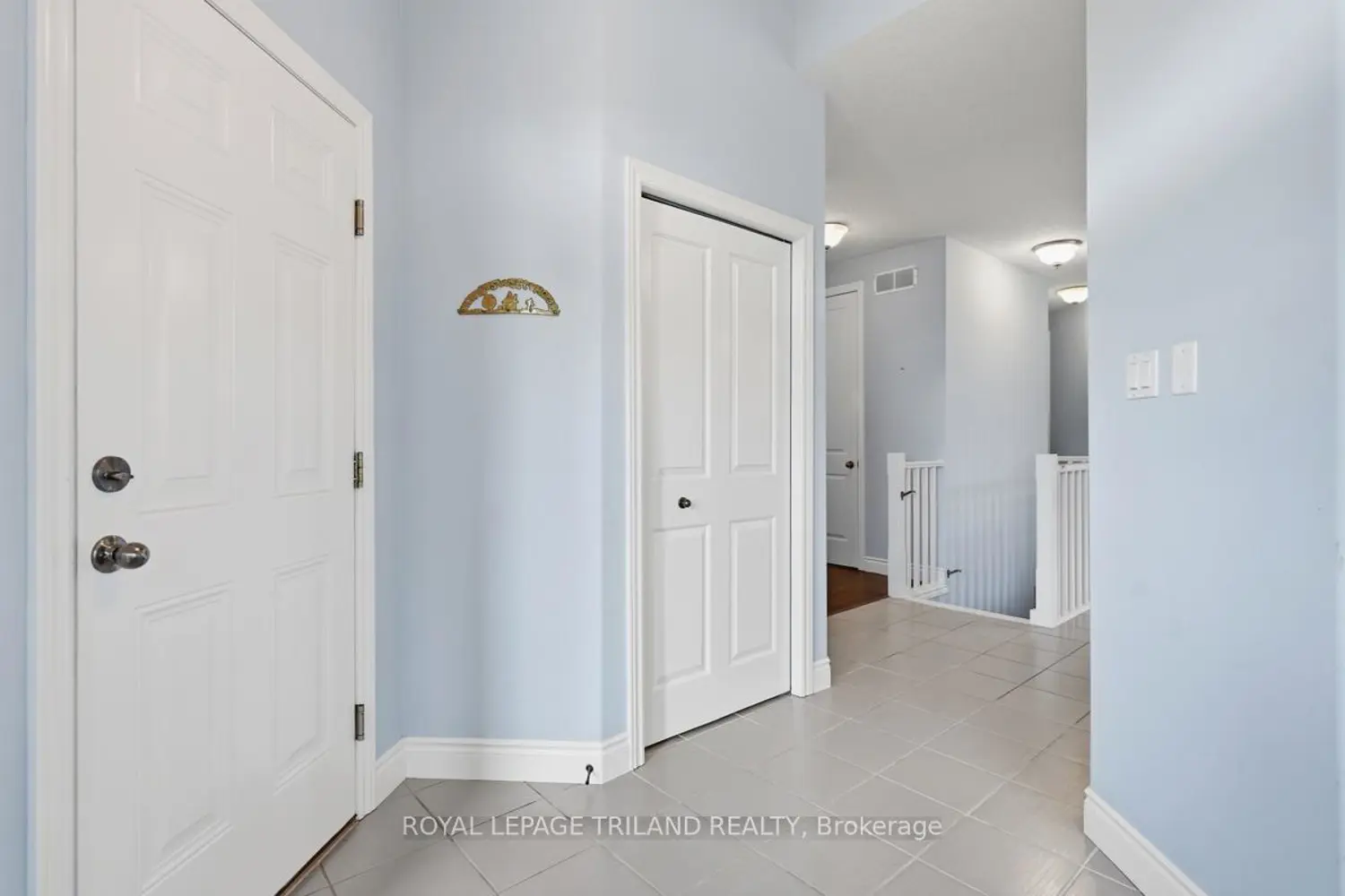 989 Roulston Crescent photo 4
