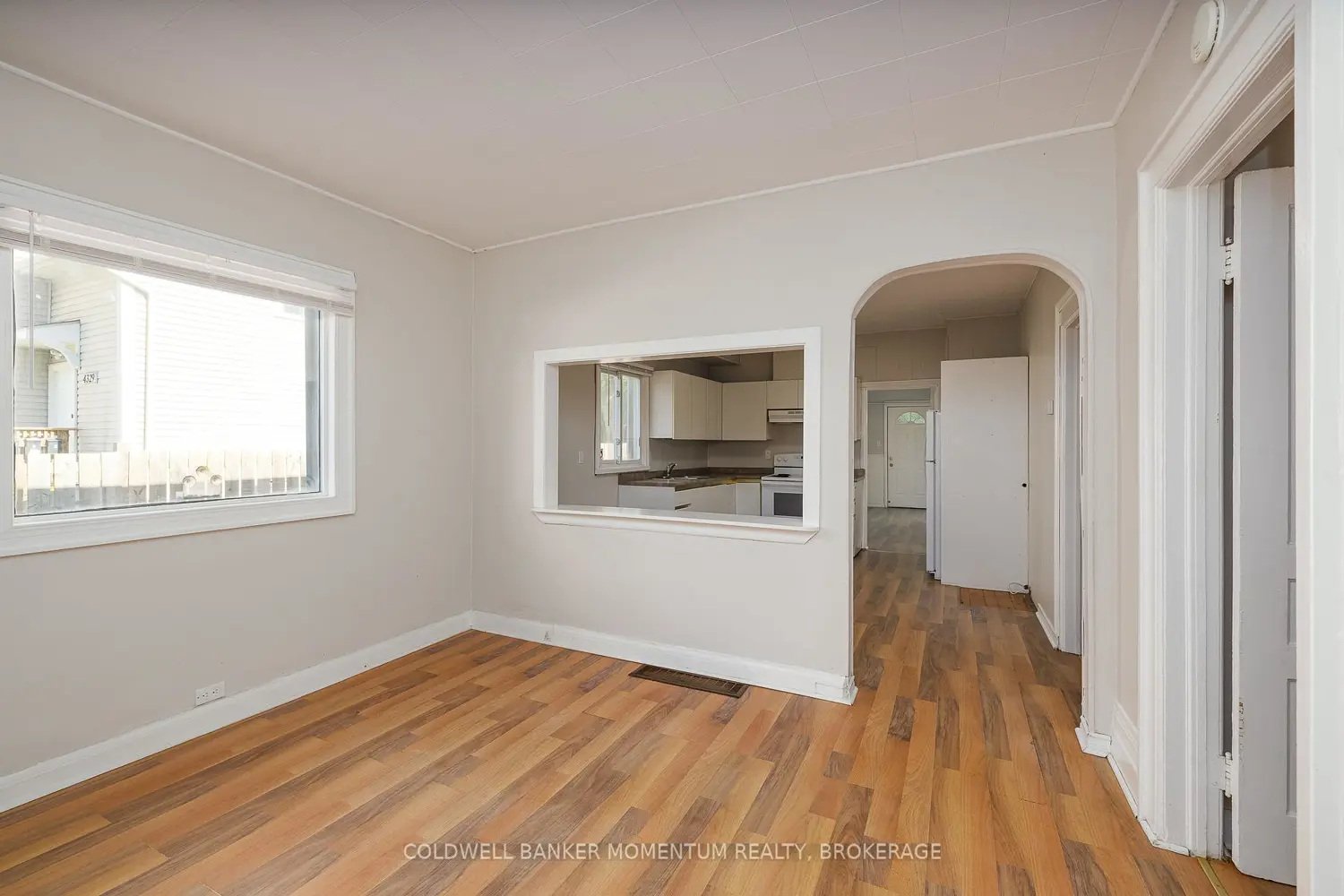 4319 Seneca Street photo 3