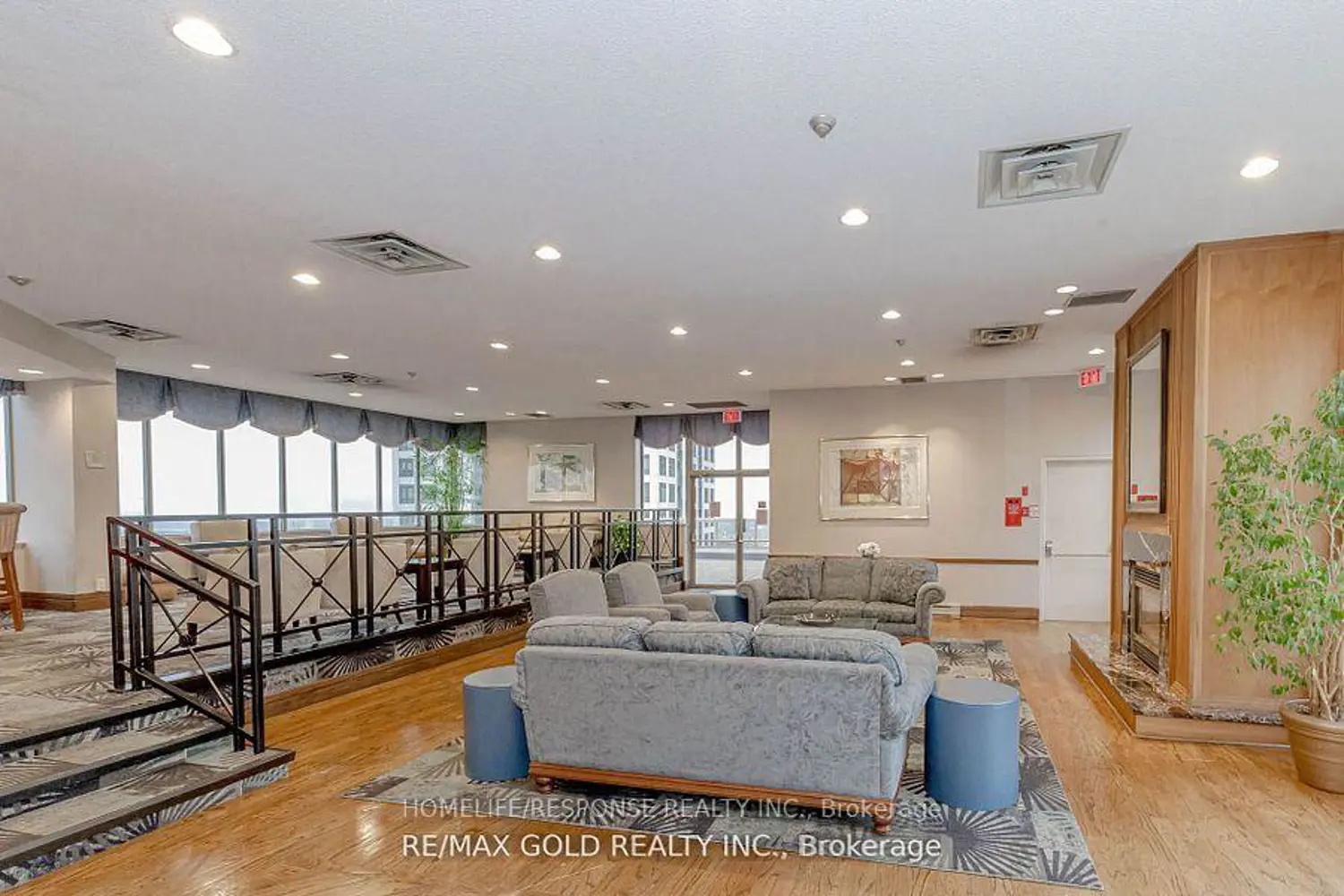 55 Elm Drive 1601 photo 2