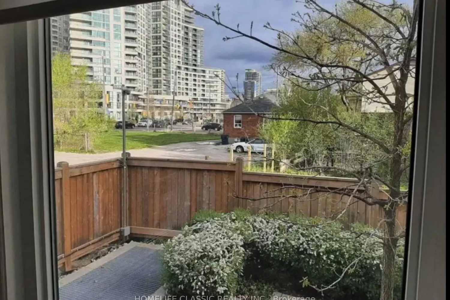 11 Eldora Avenue 9 photo 2