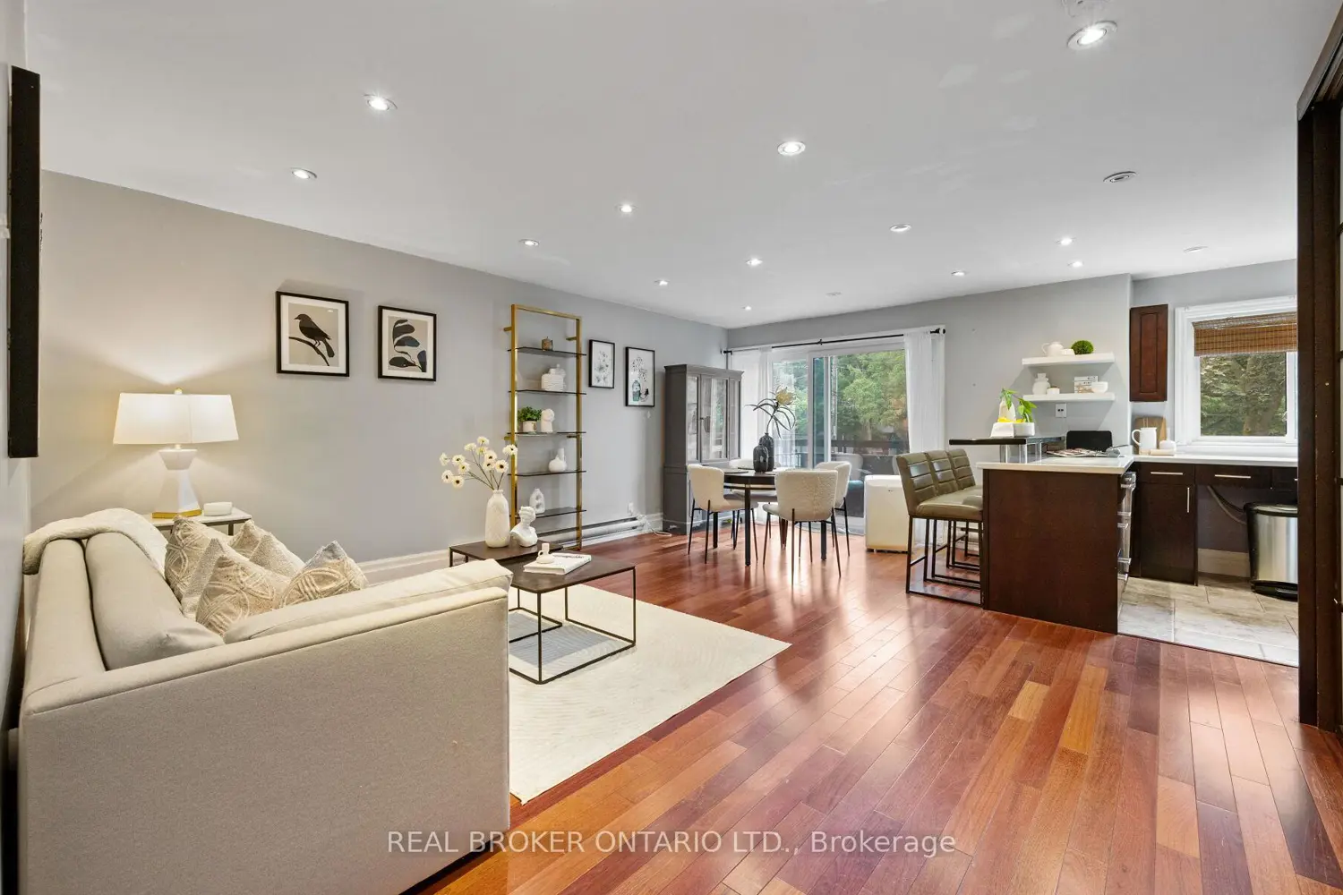 21 Elizabeth Street 202 photo 5