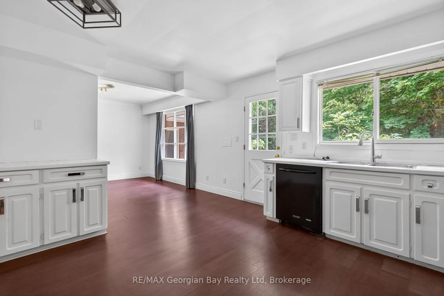 329 Glenbrook Drive photo 4