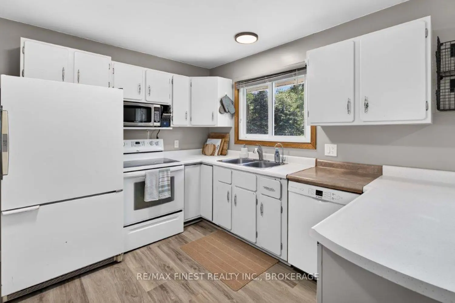 7055 Battersea Road photo 5