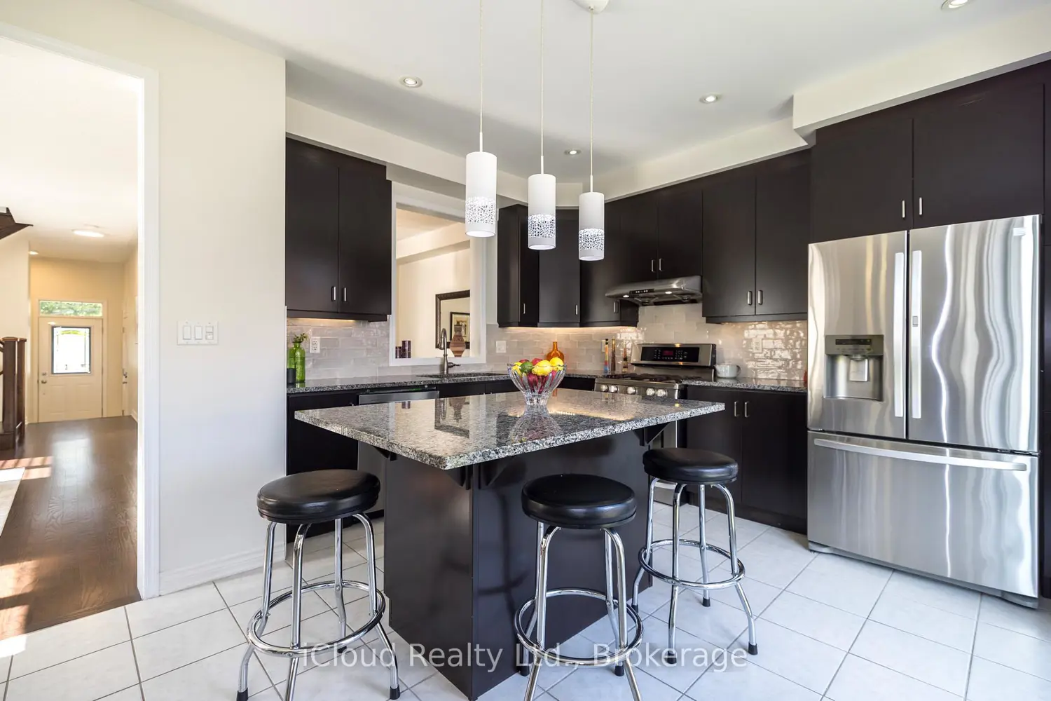 954 Penson Crescent photo 3