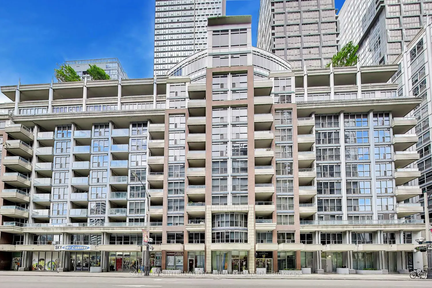 270 Wellington Street 1005