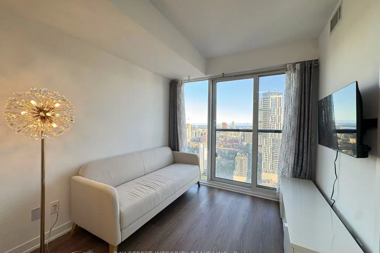 319 Jarvis Street 3801 photo 3