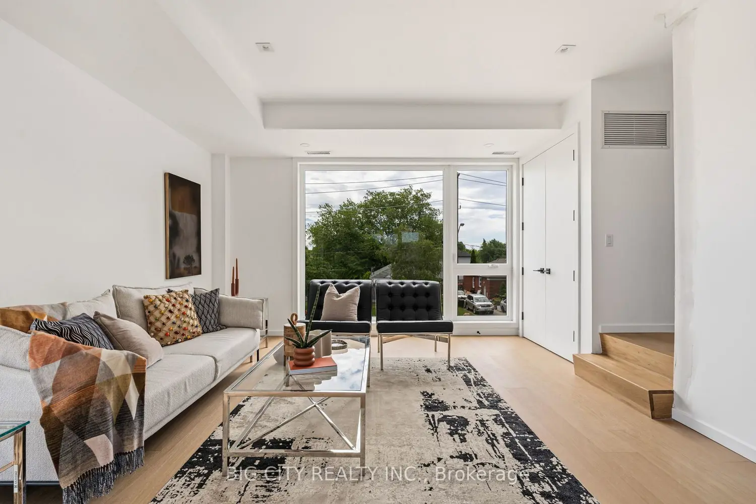 276 Lanor Avenue 3 photo 4