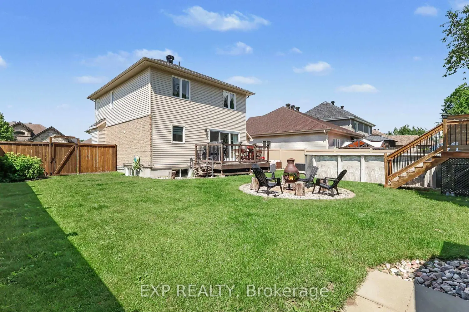 212 Jasper Crescent photo 5