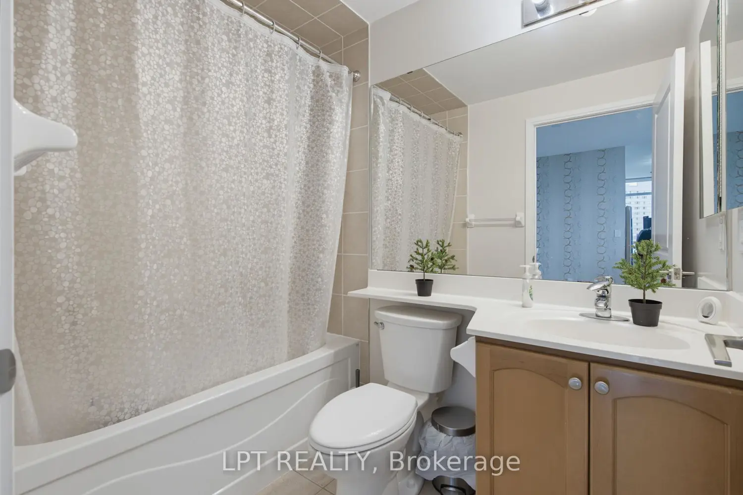 80 Absolute Avenue 1303 photo 3