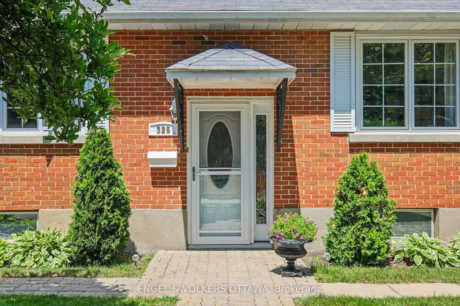 325 Summit Avenue photo 4