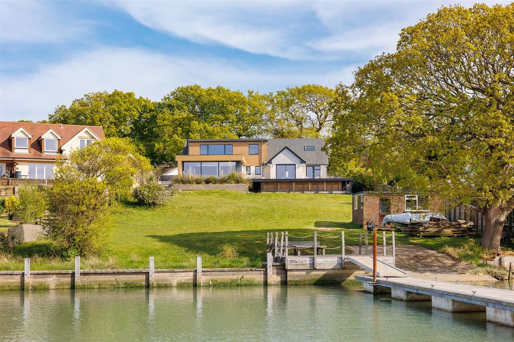5 bed chalet for saleWootton Bridge, Isle Of Wight PO33