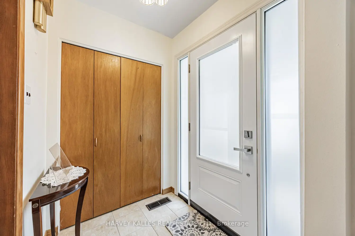 205 Vauxhall Drive photo 3