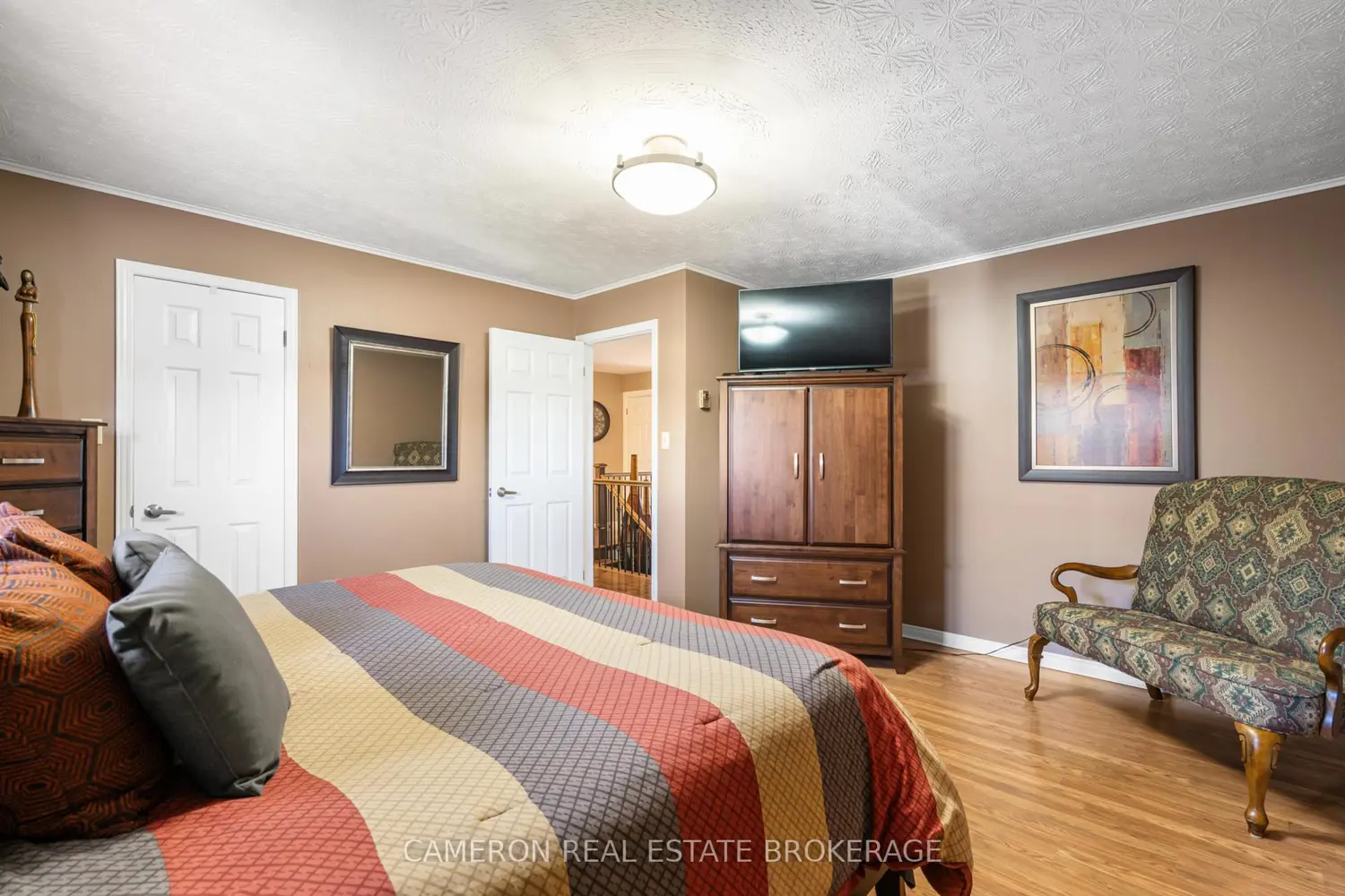 1368 Patricia Place photo 5