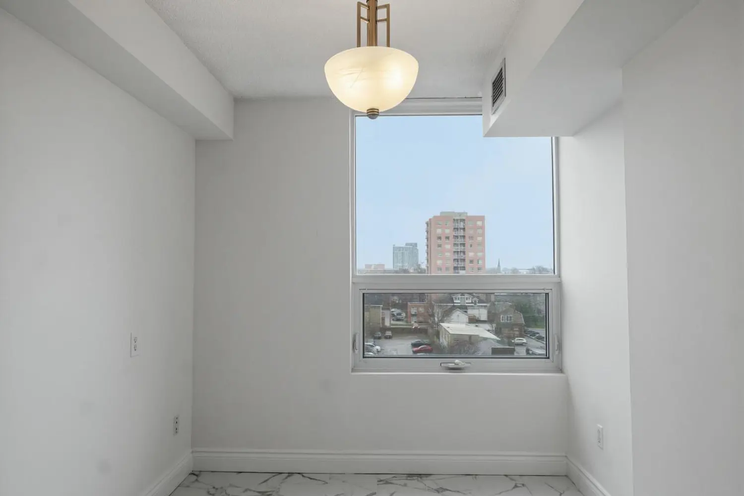 389 Dundas Street 701 photo 5