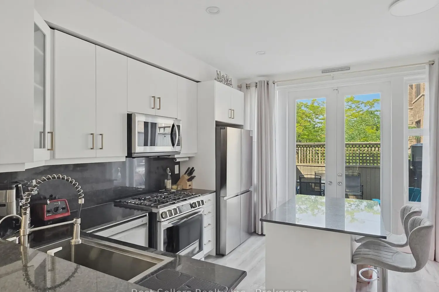 1812 Burnhamthorpe Road 76 photo 3