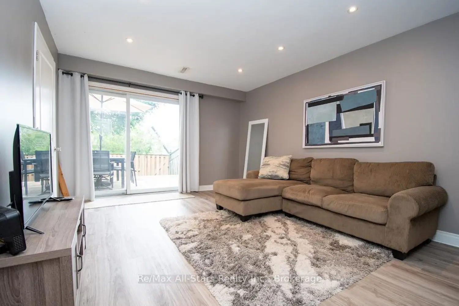 72 Martin Road 16 photo 2