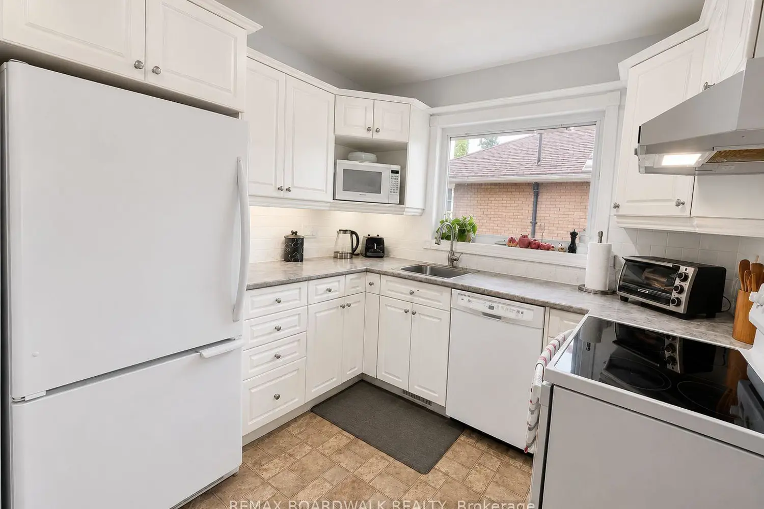 625 Clarke Avenue photo 4