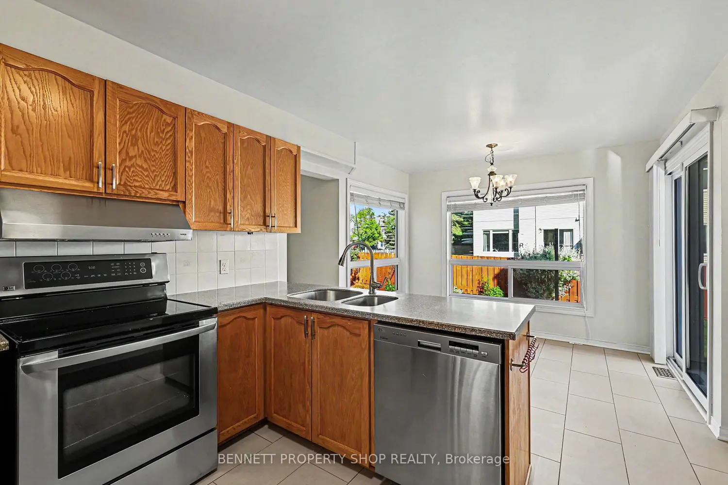 82 Emerald Meadows Drive photo 5