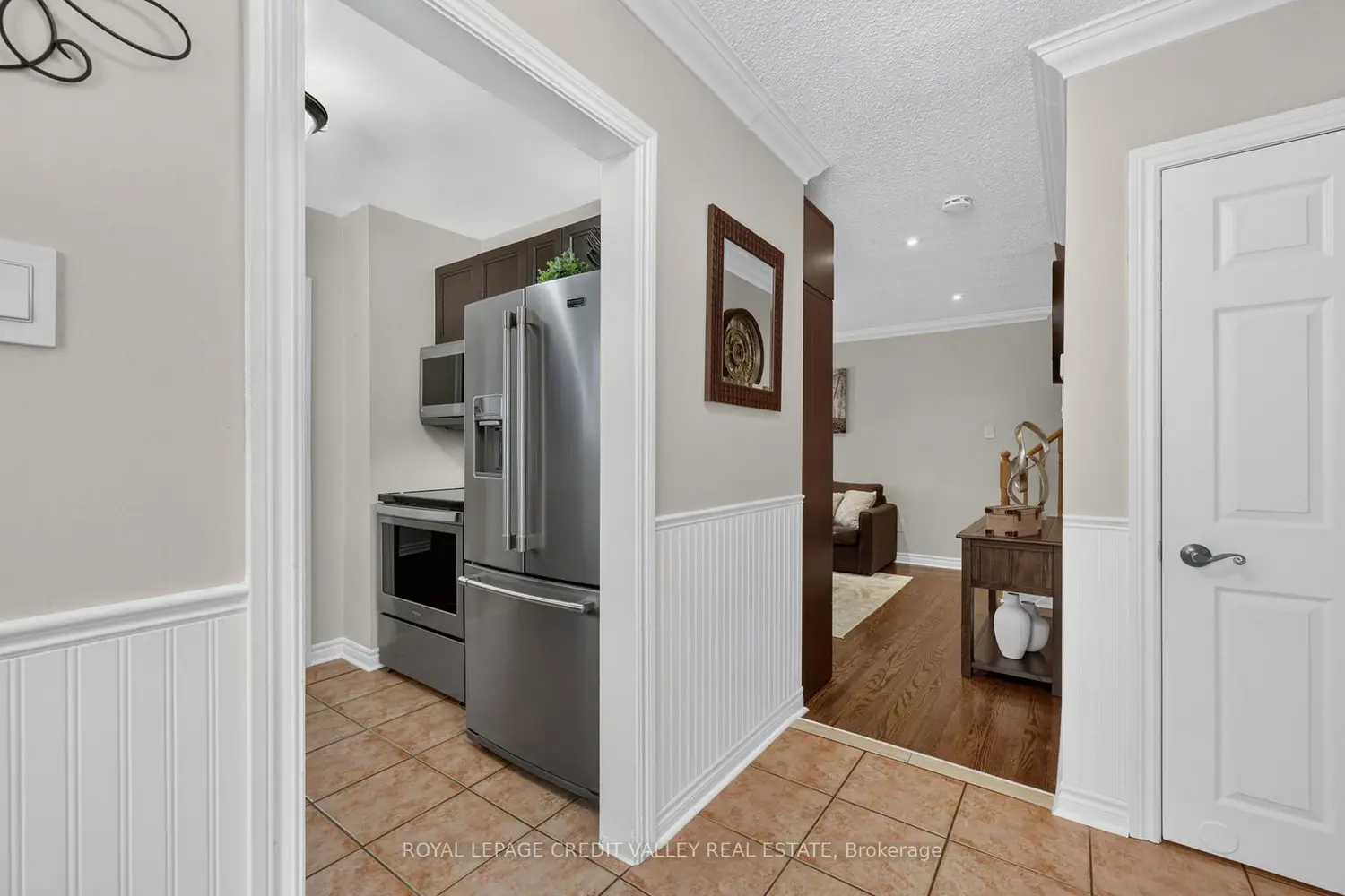 184 Town House Crescent 184 photo 2