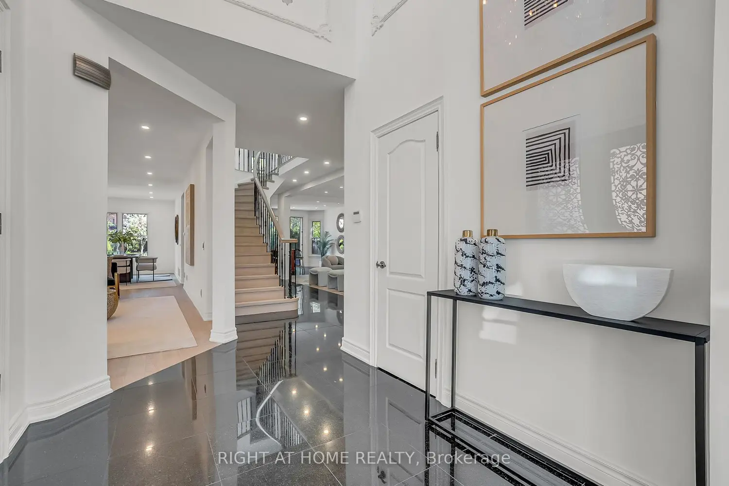 71 Ventura Way photo 2