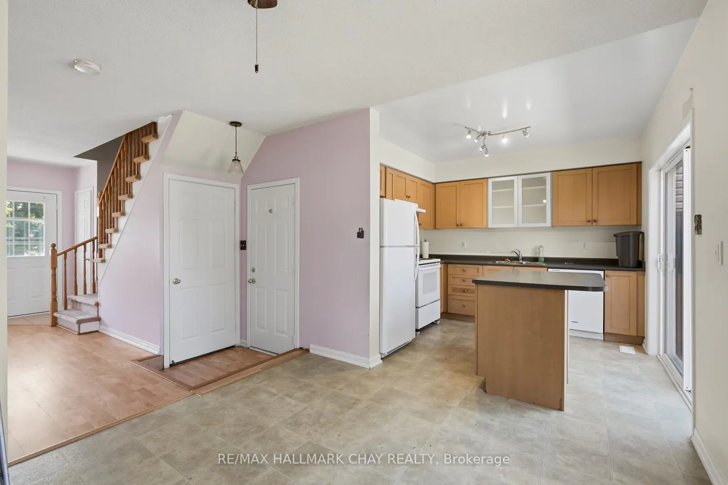 71 Stonemount Crescent photo 3