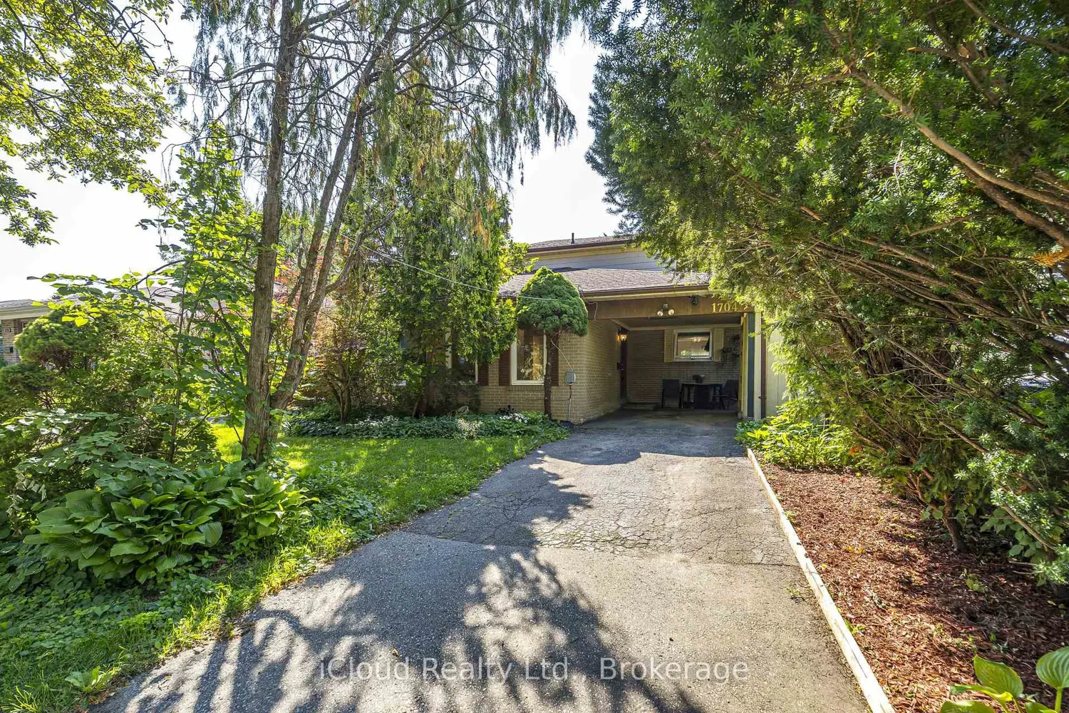 1704 Oberon Crescent